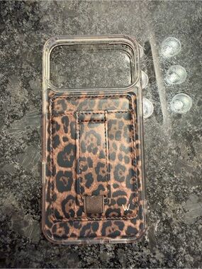 iphone 17 pro max leopard walli magsafe